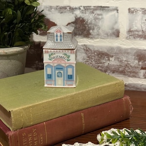 Vintage 1989 Lenox Nutmeg Spice Village Porcelain Spice Jar | Made in Taiwan | House Shaped Spice Jar w/ Roof Lid | Replacement Jar
