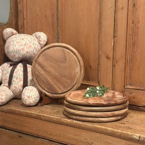 Tabla de cortar redonda de madera vintage / Tabla de picar rústica / Decoración de cocina rústica estilo casa de campo / Tabla para pan, queso y embutidos