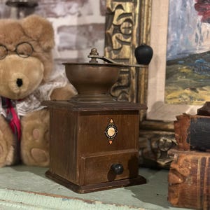 Vintage Garantied Forged Wood Coffee Bean Grinder Mill w/ Metal Top & Wood Crank Handle | Farmhouse Country Cottage Kitchen | Spice Grinder