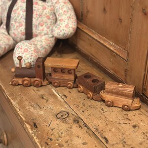 Ensemble de train 4 pièces fabriqué à la main en bois amish vintage | Jouet de simulation pour enfants | Jouet Montessori Waldorf | Cadeau unique fait main | Décoration de chambre d'enfant