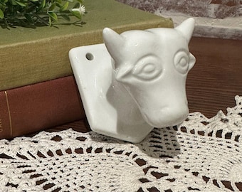 Vintage White Ceramic Wall Mount Cow Bull Head Hook | Towel Apron Hook | Farmhouse Country Cottage Kitchen Wall Decor | Farm Animal Decor