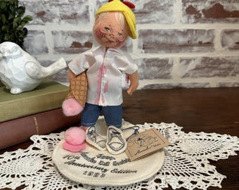 Muñeca Annalee vintage de 1993, niño con cono de helado, muñeca móvil / Edición del décimo aniversario / Logotipo de la Sociedad de Muñecas Annalee / Muñeca coleccionable