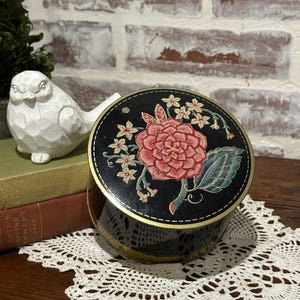 Vintage Avon Jasmine Dusting Powder Tin Can | Floral Flower Design Round Tin Can | Decorative Metal Tin Can | Home Decor | Vintage Tin Can