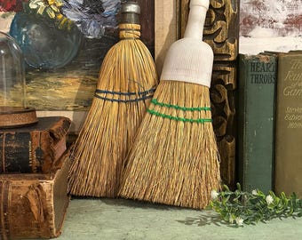 Scopa vintage a frusta a scelta / Vecchia scopa vintage / Scopa vintage con polvere di paglia / Decorazione in stile rustico / Scopa vintage da parete