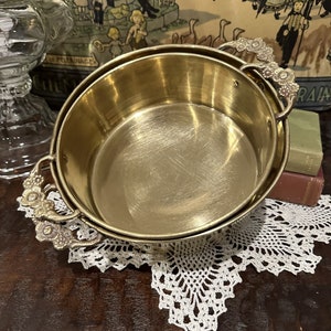 Set of 2 Vintage Brass Bowls with Floral Handles | Serving Bowls | Dinnerware | Vintage Brass | Bras Planter | Brass Pot | Made in India