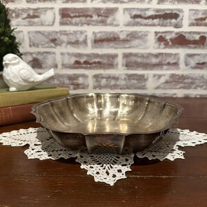 Vintage International Silverplate Chippendale rond bord festonné 10" de diamètre | Bol rond en argent | Argent vieilli terni