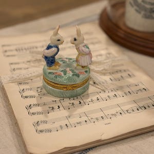 Vintage Hand Painted Artoria Limoges Mr and Mrs Rabbit Bunnies Porcelain My Hinged Box Collection | Tiny Trinket Holder