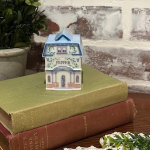 Vintage 1989 Lenox Pepper Spice Village Porcelain Spice Jar | Made in Taiwan | House Shaped Spice Jar w/ Roof Lid | Replacement Jar