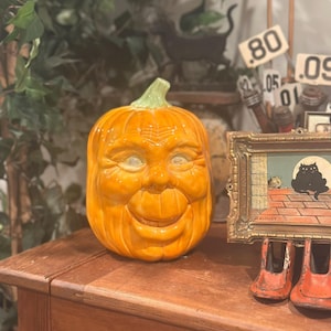 Ceramiczna figurka dyni Jack-o-Lantern Scioto Vintage z 1988 roku, 9 cali, wykonana ręcznie z motywem dyni | Dekoracja do domu na Halloween w stylu vintage | Studio Pottery