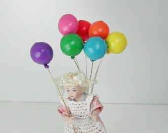 Balloon in 1:12, toy for the dollhouse child.