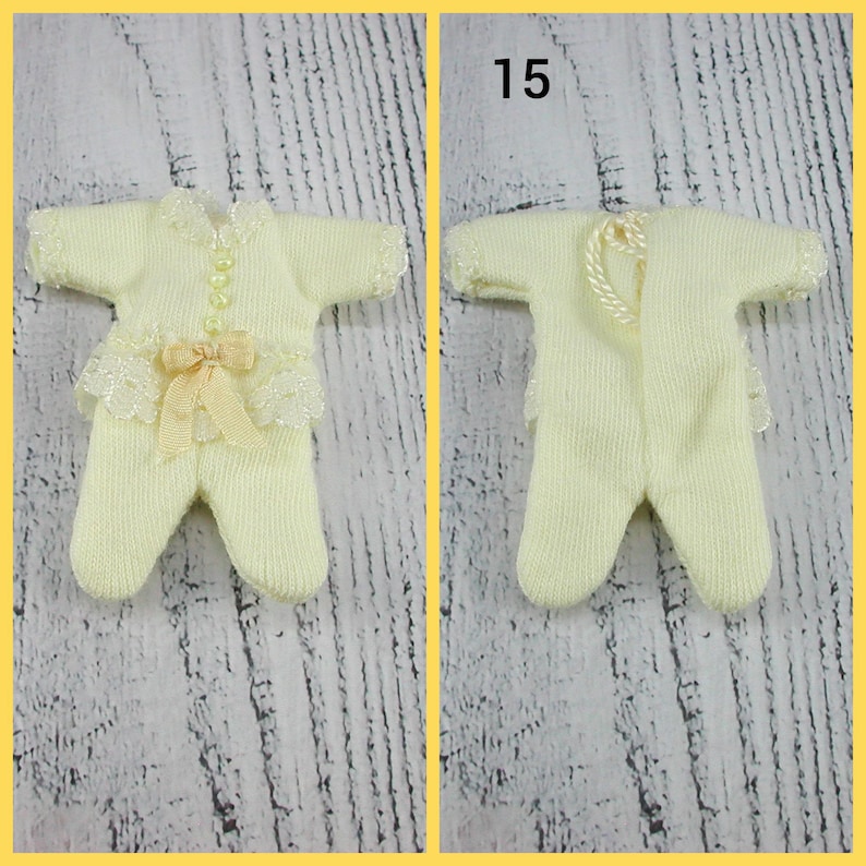 Pijamas y sacos de dormir para bebé cosidos a mano en escala 1:12: una preciosa moda en miniatura fácil de poner y quitar. 15