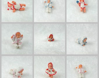 Bambole vestite con abiti diversi in miniatura 1:12