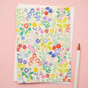 Geïllustreerde wenskaart met bloemen