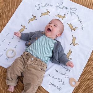 Manta de bebé conejito - Manta de edad de bebé - Manta de hito de bebé - Regalos de conejo de conejito bebé - Regalo de baby shower - Manta de bebé personalizada