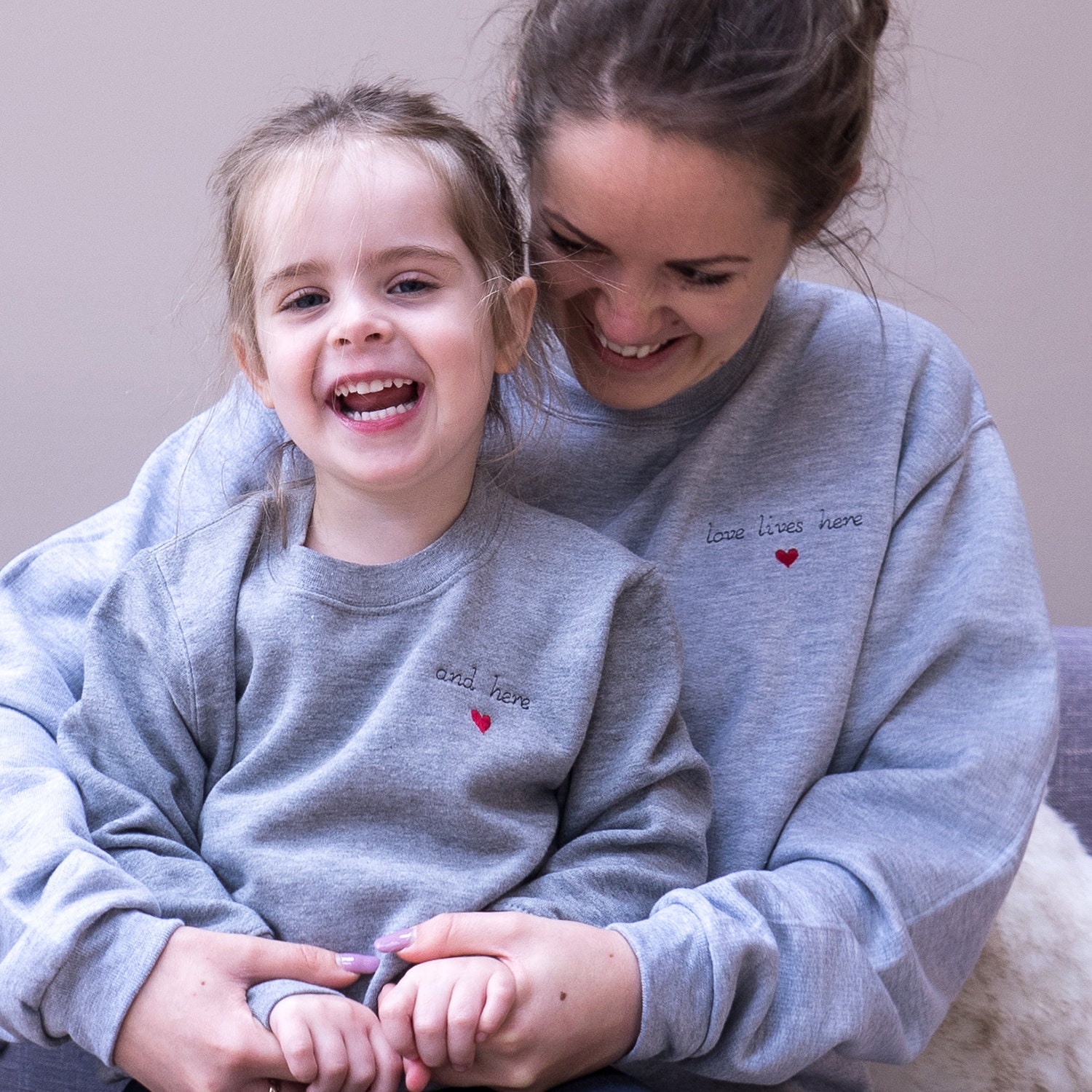 Love Lives Here Jumper Set - Mummy & Baby Matching Outfit Mum Daughter Jumpers Me -Twinning