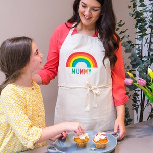 Personalisierte Schürze für Erwachsene - Maßgeschneiderte Schürze - Regenbogen Schürze - Backgeschenk - Personalisierte Regenbogen-Geschenke - Personalisierte Schürze - Baumwoll schürze