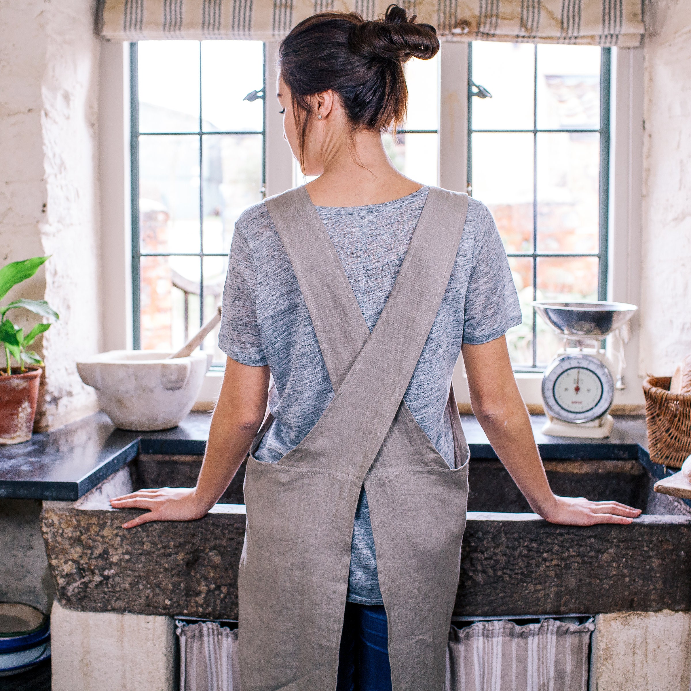 Deluxe Criss Cross Bib Apron (3 Pockets)