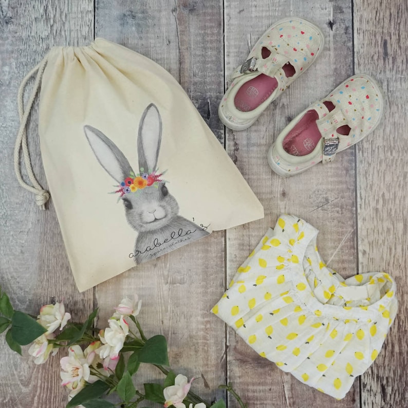 HARE PENCIL CASE OR SMALL MAKE UP BAG COUNTRYSIDE HARES RABBIT RABBITS BAGS NEW
