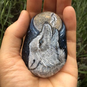 Howling Wolf Animal Totem painted stone, Shamanic wolf totem Pebble Art, Howling Wolf Paperweight, Wolf Lovers Christmas gift