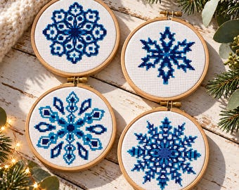 Blauwe sneeuwvlokken kruissteekpatronen (PDF), set van 4 mini-kerstornamenten, Scandinavische winterontwerpen