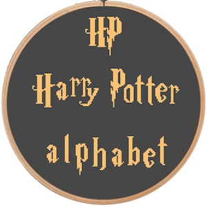 マジックアルファベットクロスステッチパターン HPクロスステッチフォント モノグラムフォントクロスステッチチャート オタククロスステッチ
