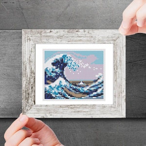 La gran ola de Kanagawa, mini patrón de punto de cruz de Hokusai, cuadro famoso moderno en miniatura, mini obra maestra, descarga digital en PDF