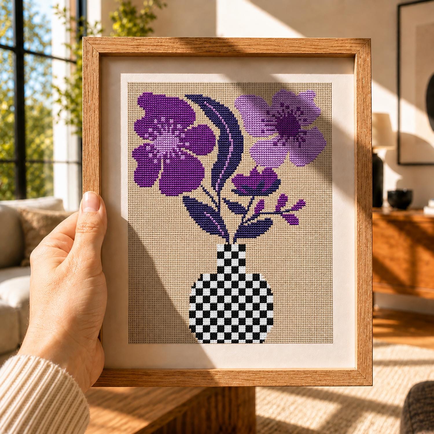 花柄クロスステッチ図案PDF。花瓶に入った紫の花束 - モダン