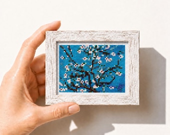 Mini patrón de punto de cruz - Flores de almendro - de Vincent van Gogh. Famosa pintura, pequeña miniatura decorativa, descarga instantánea en PDF.
