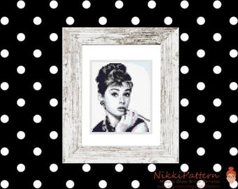 Audrey Hepburn mini cross stitch pattern, Modern tiny portrait, Famous movie star, Tiny miniature picture painting, Small easy frame art