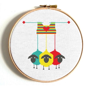 Kleurrijk schattig kruissteekpatroon schapen, grappige schapen met hart, moderne kruissteekdieren, eenvoudige kruissteekkaart, schattige kleurrijke schapen
