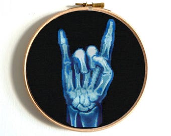 Grappig röntgenkruissteekpatroon, rock-'n-roll-handteken x-stitch, eng skelet, uniek borduurpatroon Direct downloaden