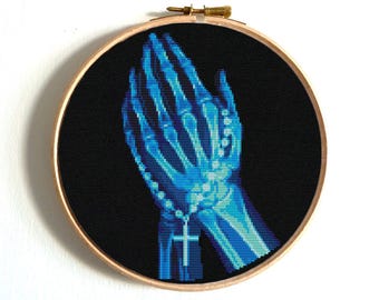 X-ray kruissteekpatroon, biddende hand met kruis, grappig eng skelet, uniek religieus borduurwerk rozenkrans kralen Digitale Instant download
