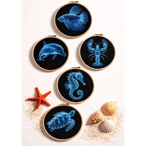Conjunto de patrones de punto de cruz de animales marinos: paquete de animales marinos en PDF con rayos X azules: langosta, tortuga, caballito de mar, delfín y pez. Descarga instantánea.