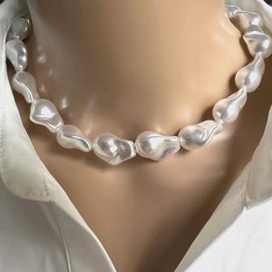 Faux Baroque Pearl Choker: Vintage Style Collar Necklace