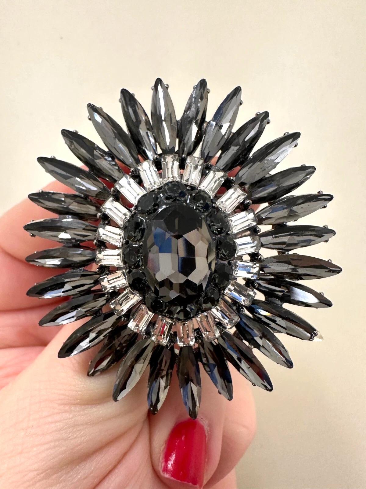 * vintage brooch ୨୧ *✵ ヴィンテージ ブローチ (f) DAISY＂SILVER BROOCH. ヴィンテージブローチ