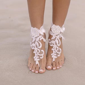Lace barefoot sandals with pearl beads, Bridal footless sandals, off White Bridal shoes, Bridesmaid barefoot sandals, Beach wedding Anklet