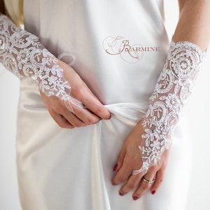 Lace bridal gloves, White sequins wedding gloves, lace fingerless gloves, white french lace gloves for a bride, prom accessory, Bridal glove