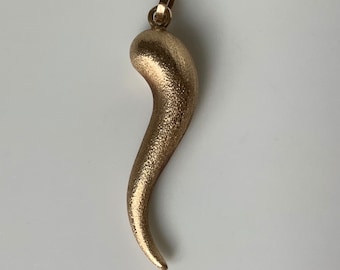 Vintage 10K gold horn or pepper - Gold pendant - Large pendant