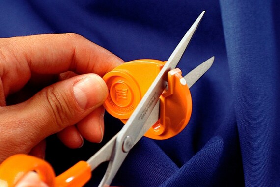 Scissor sharpener sewing tool review, DID NOT expect those results… #s