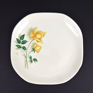 Sovereign Potters 'Yellow Gleam'' Cake Plate | Yellow Rose Motif | Earthenware made in Canada | MCM