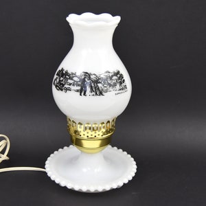 Hobnail Milchglas Tischlampe | Black Currier & Ives Motiv | Mid Century Boudoir Lampe Beleuchtung |  Landhaus Cottage Shabby Dekor