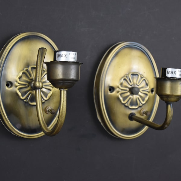Retro Boho Wall Sconce | Antique Brass Finish | Oval Wall Plate | 70s Lighting | 1 Available