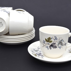 5 &quot;Vintage&quot; Crown Lynn Cups & Saucers | Leafy Vine Motif, No. 982 | 60s Tea Coffee Cups