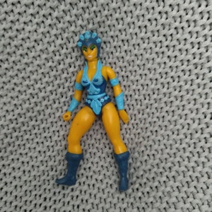 Vintage MOTU Masters of the Universe He-Man villan Evil-Lyn action figure c. 1982 Mattel