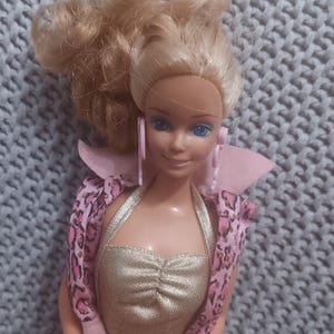 Vintage Animal Lovin Barbie in her Original Outfit including jewelry c. 1988 Mattel