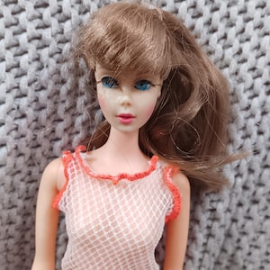 Hermosa Barbie Twist 'N Turn MOD rubia vintage "Summer Sand" de alta calidad, primera edición, en su traje de baño original, c. 1966, Mattel
