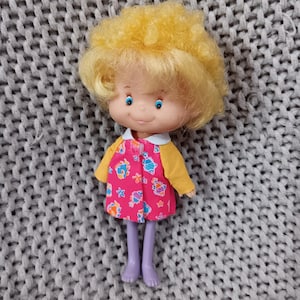 Vintage Herself the Elf Doll wearing a colorful Raincoat c. 1982 American Greetings