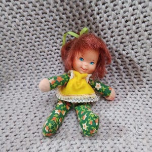 Vintage Honey Hill Bunch &quot;Sweetlee&quot; Redheaded doll in her original outfit c. 1978 Mattel