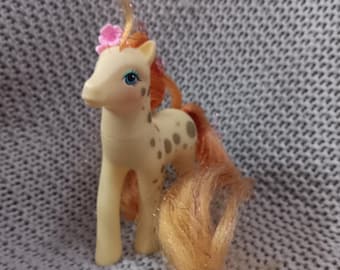 My Little Pony: Twinkler con flores brillantes y pendiente rosa