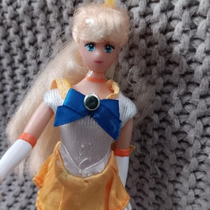 Vintage Sailor Moon doll - Sailor Venus 6&quot; doll with her wand c. 1995 Bandai